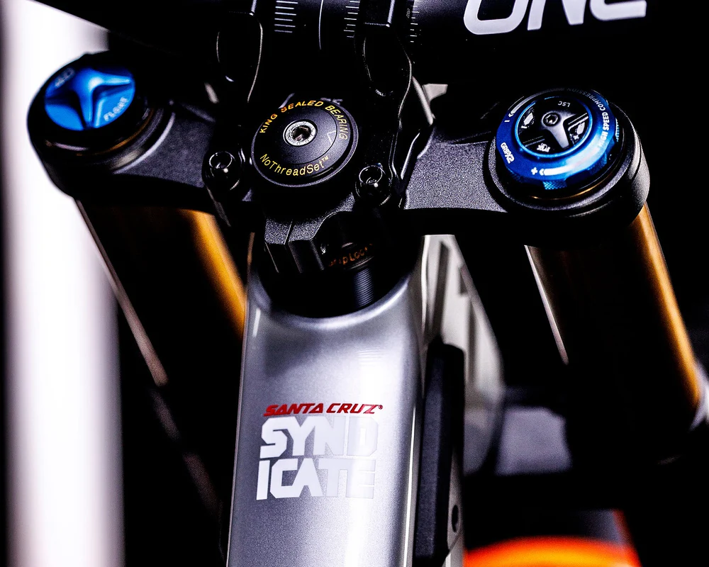 V10 Suspension Detail